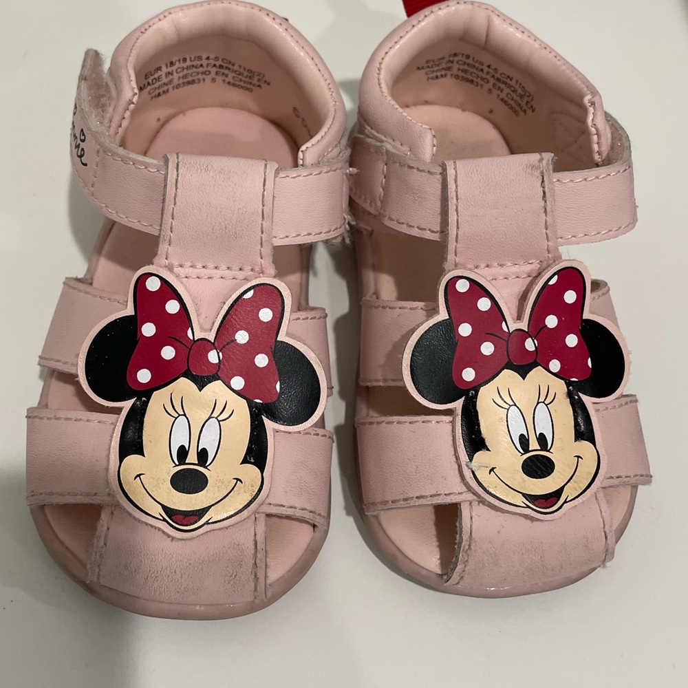 H&M size 4.5 Minnie Mouse sandals.